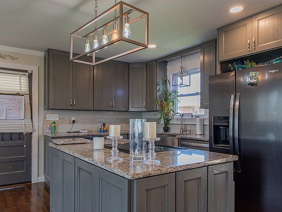 5th image of 128 Dogwood Ln