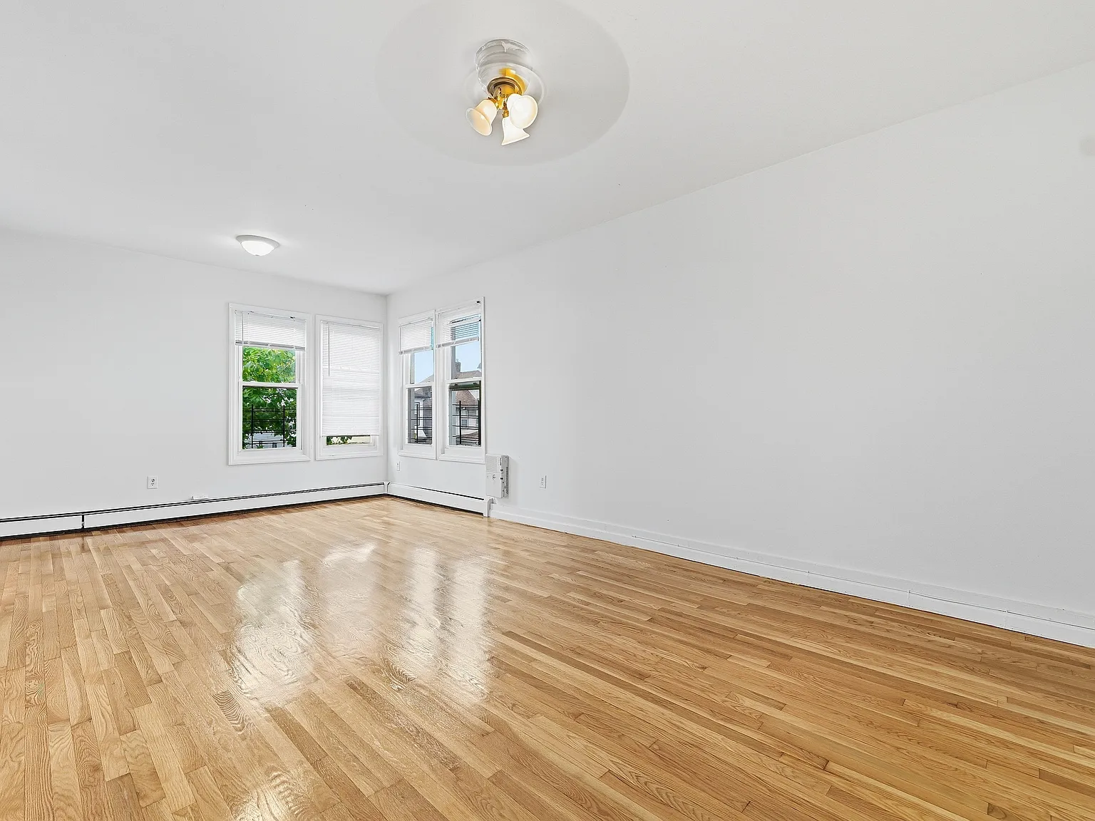4 bed, 1.5 bath, 1500 sqft, $2,750 — Photo 2