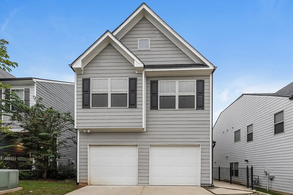 4 bed, 2.5 bath, 2429 sqft, $2,385 — Photo 1