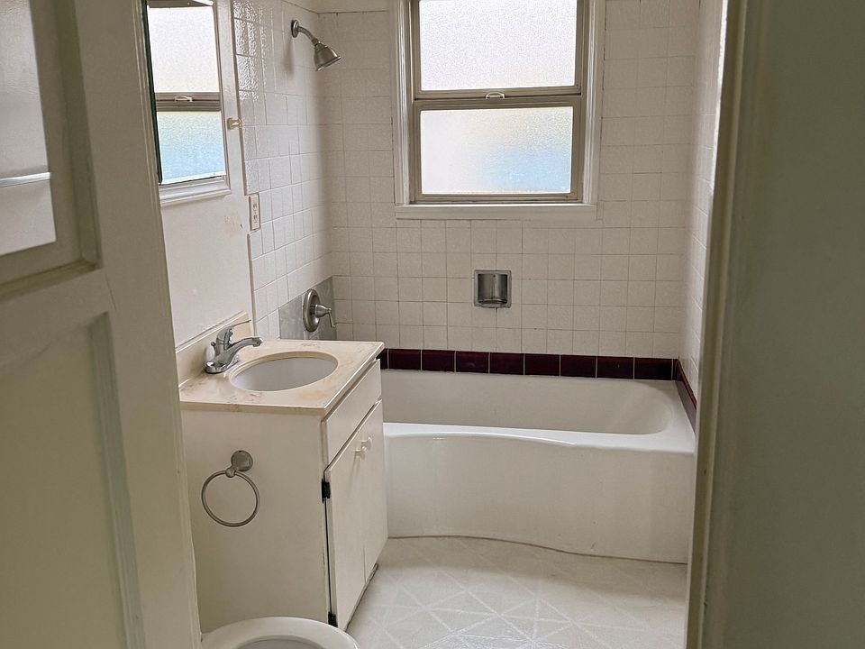 2nd image of 2063 1/2 Reed Ave #2061
