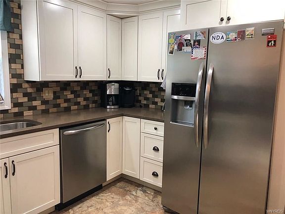 3rd image of 327 Woodcrest Dr