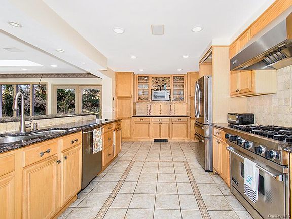 5th image of 27 Thurton Pl