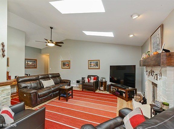 Vaulted ceiling, skylights, and open!