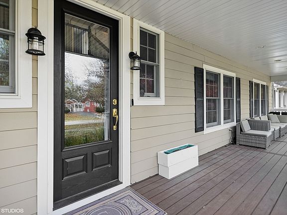 3rd image of 360 Cumnor Ave