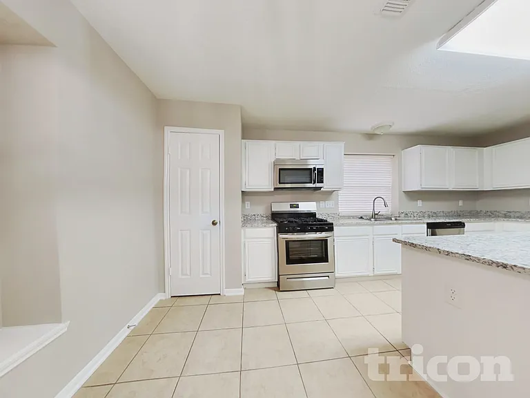 7002 Echo Pines Dr — Photo 5