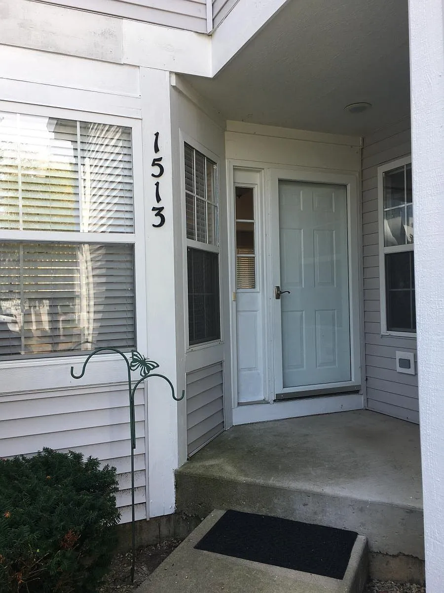 Building Photo - 1513 Meadowsedge Ln