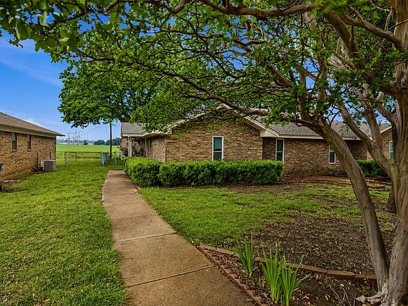 2nd image of 1729 Jenkins Ln