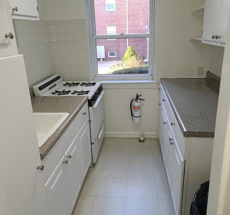 1st image of 264 Broad Ave #D3
