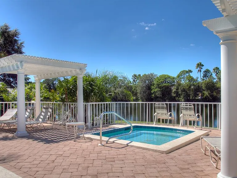 7911 Whitebridge Gln — Photo 30