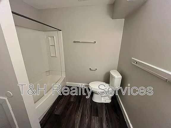 5th image of 513 E 31st St