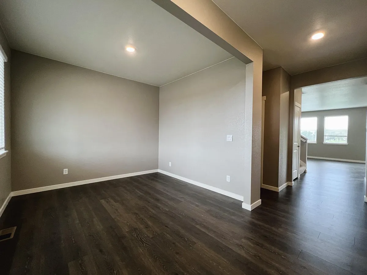 Building Photo - 1609 Knobby Pine Dr