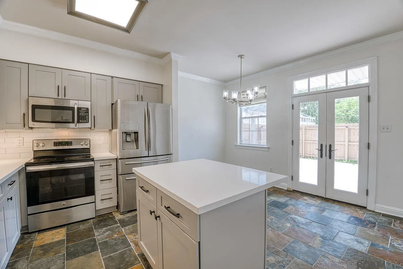 2 bed, 1240 sqft, $1,850 — Photo 4
