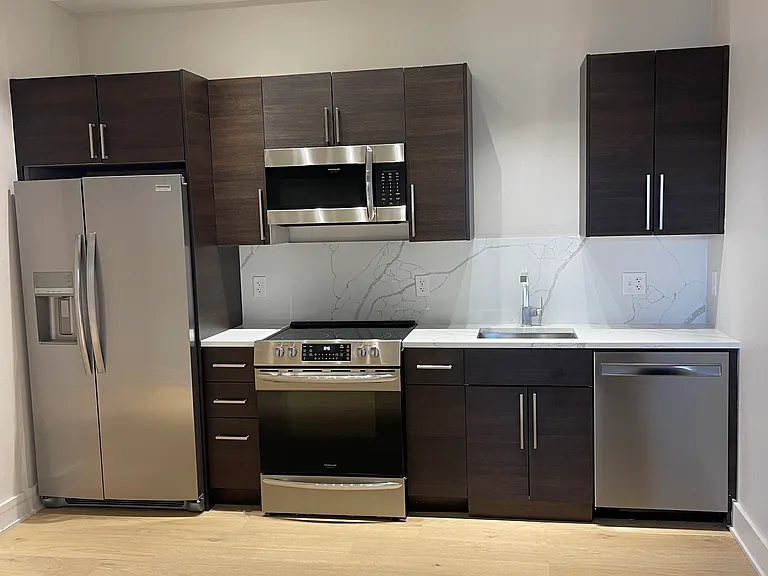 182 Waterman St #1C — Photo 2