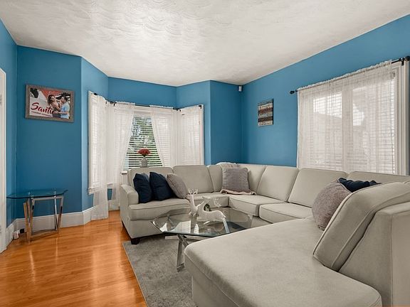 3rd image of 55 Arlington St