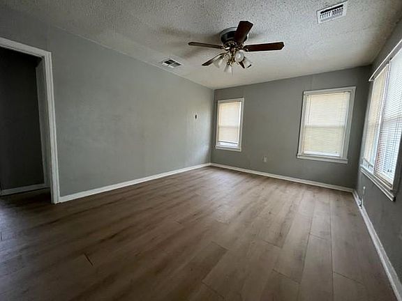 2nd image of 1814 NW Kingsbury Ave