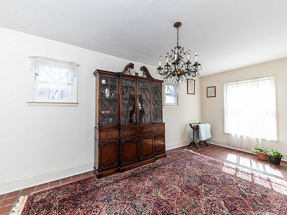 5th image of 340 Lincoln Ave