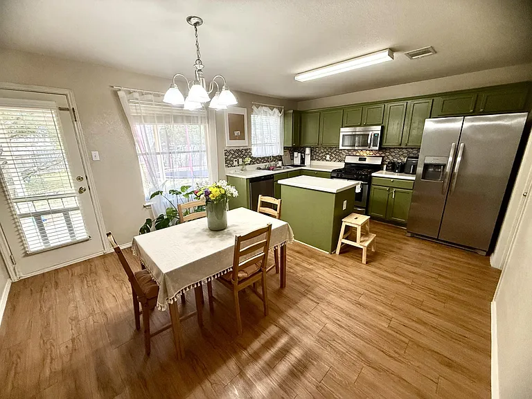 3414 Flowstone Ln — Photo 3