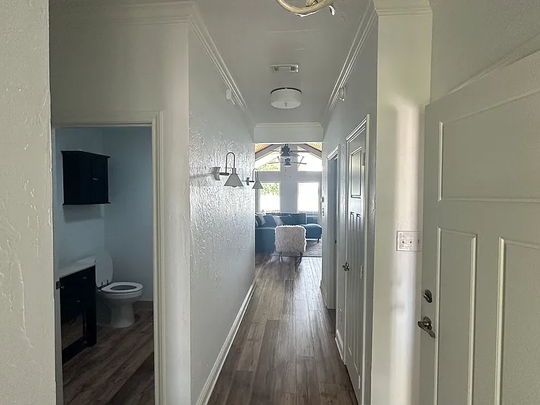 127 Jeffrey Cir — Photo 9
