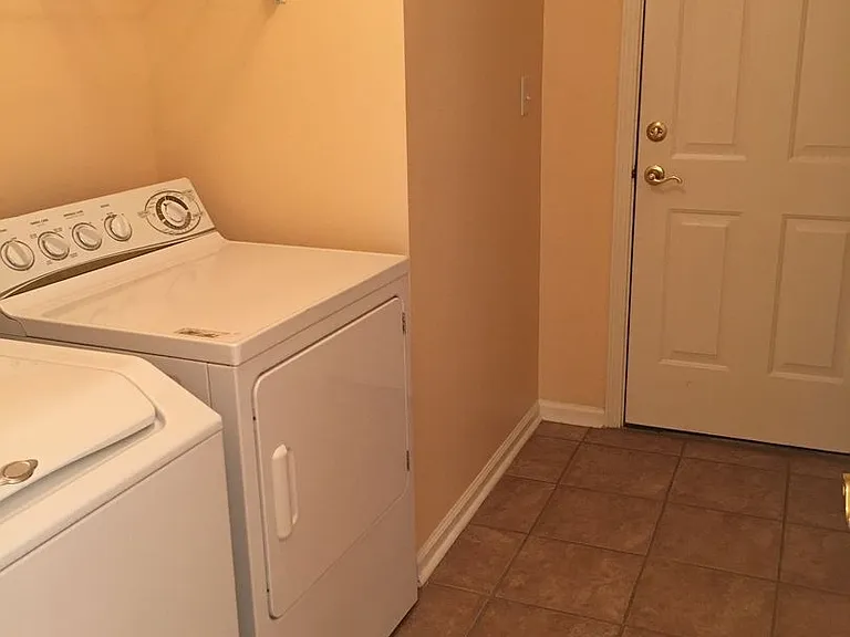 88 E Danbury Ln — Photo 12