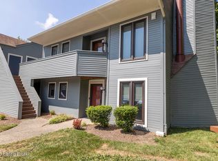 302 Crescent Spring Dr, Louisville, KY 40206