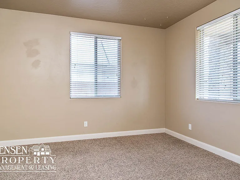 2570 S Songbird Cir — Photo 8