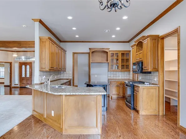 2408 Auburn Ct, Edmond, OK 73012