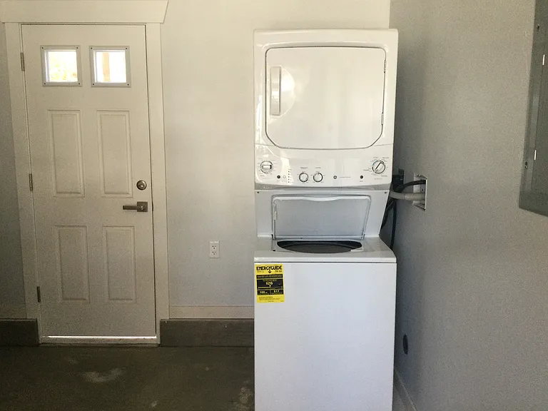 4572A Sargent Ave — Photo 9