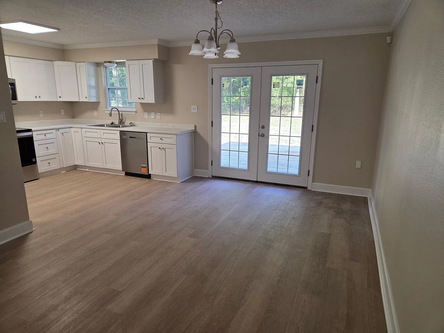 3 bed, 1692 sqft, $2,150 — Photo 2