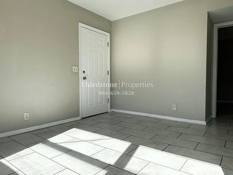 1437 W 26th St #4 — Photo 16