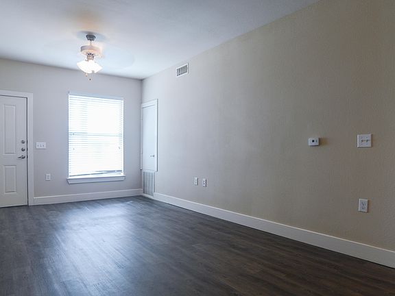 4th image of 300 Ferguson Dr APT 06404