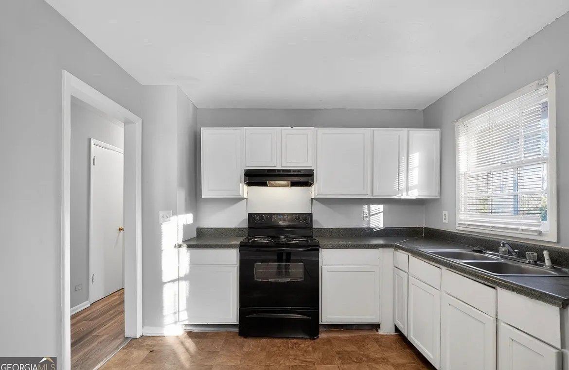 3 bed, 1884 sqft, $2,400 — Photo 3