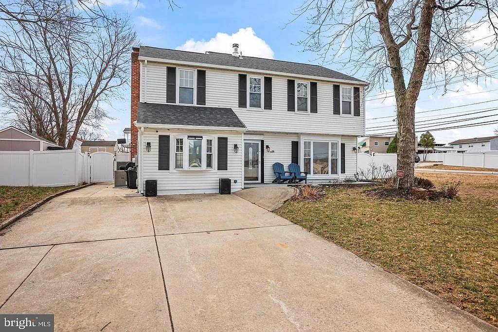 4 bed, 2.5 bath, 1872 sqft, $3,350 — Photo 1