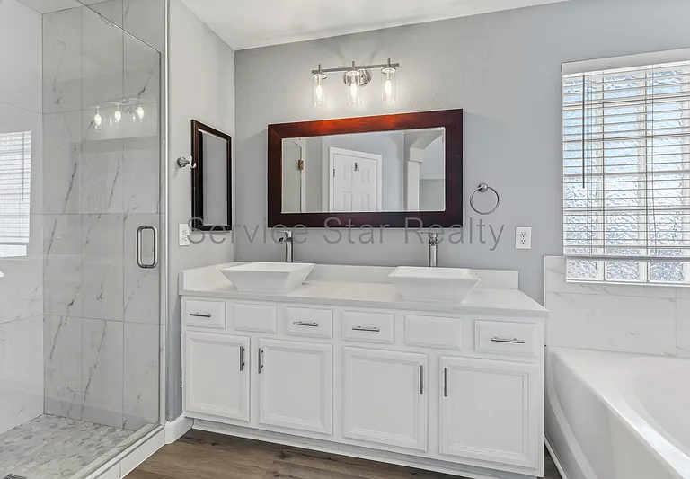 2104 E Behrend Dr — Photo 23