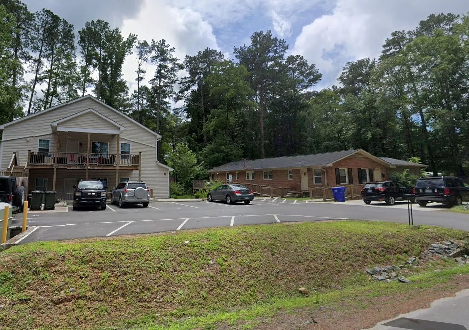 Super Spacious 4 Bedroom available for the 2027-2028 Year! — Photo 3