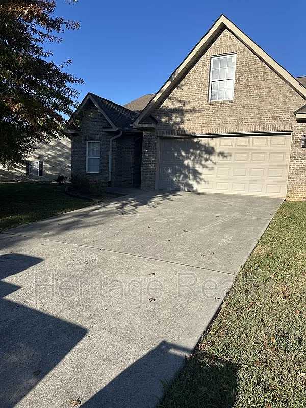 3 bed, 2.0 bath, 1600 sqft, $2,150 — Photo 3