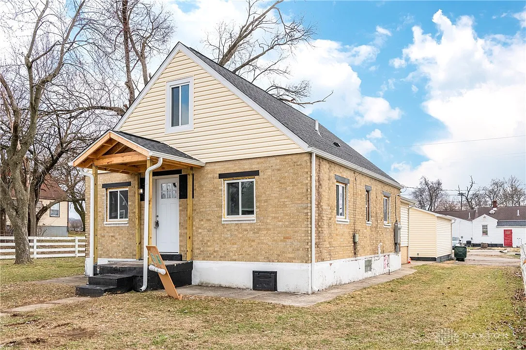 218 Smith St photo 1