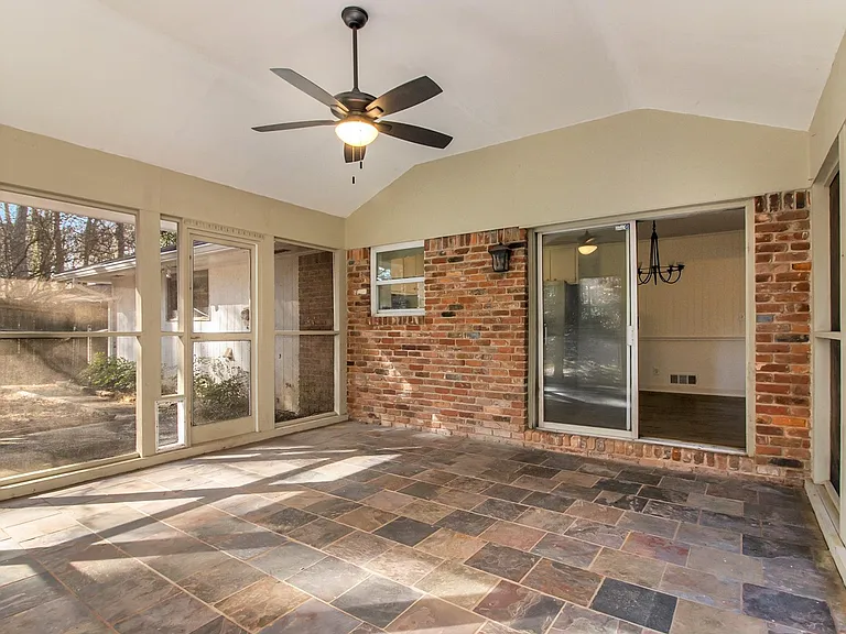 1623 Moncrief Cir — Photo 9