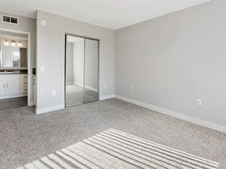 Amanda Regency Apartments — Photo 6