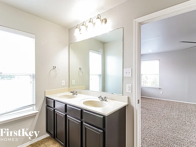 2209 Windsor Farms Dr — Photo 13