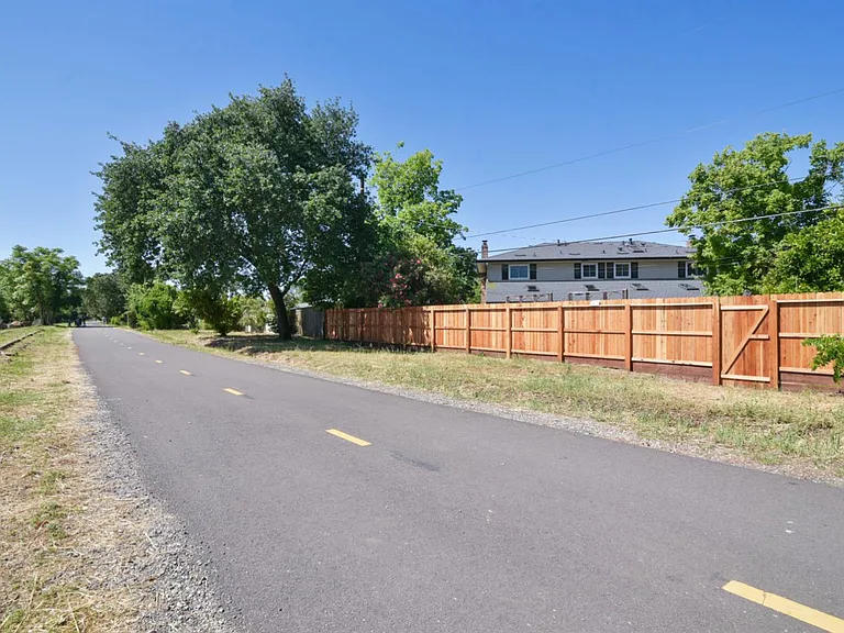 4157 Lucas Ct — Photo 13