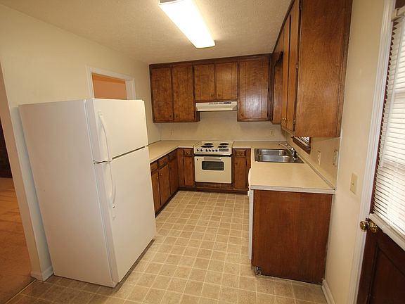 2nd image of 2282 Wexford Dr APT A