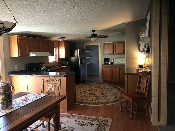 Kitchen, Laundry room behind