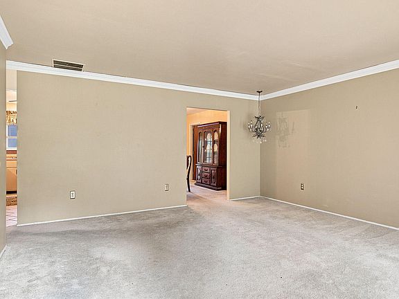 5th image of 403 E Vine St