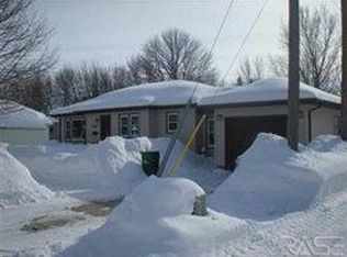 761 Harvey St, Tracy, MN 56175