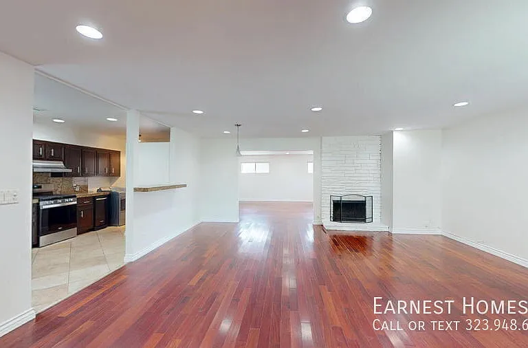 17155 Donmetz St — Photo 2