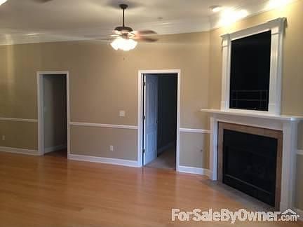 3rd image of 1555 Edward Cir