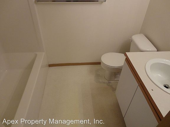 5th image of 3201 Elwood Ave APT 104