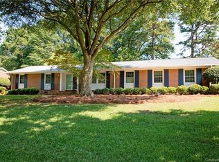 221 Sturbridge Dr, Charlotte, NC 28214