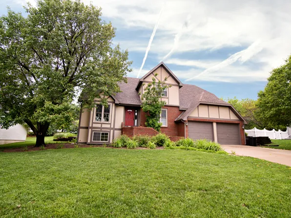 2037 Plymouth Rd, Manhattan, KS 66503