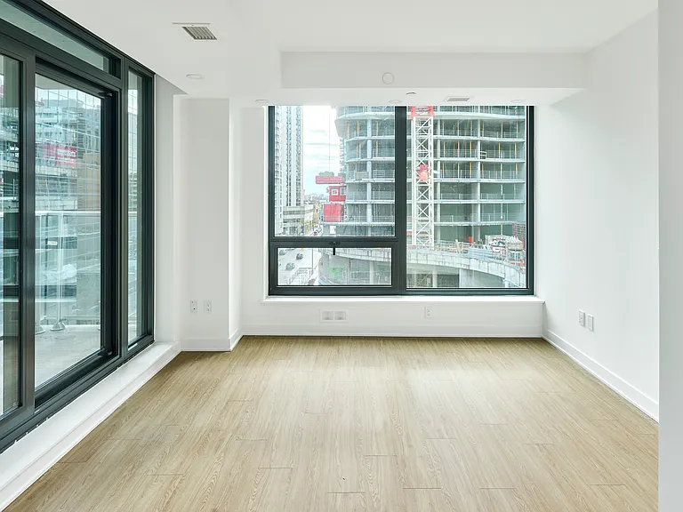 383 Albert St — Photo 43